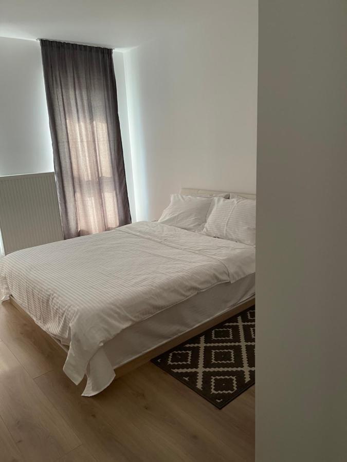Mb Apartments 2 Braşov Buitenkant foto